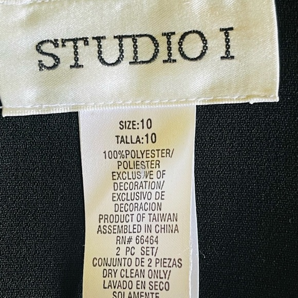 Studio I Custom Flower Appliqué Women’s Top - Picture 7 of 7